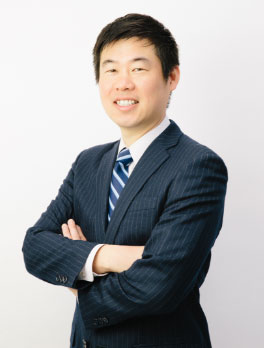 写真:笑顔の代表取締役 営業研修講師 宮脇 伸二